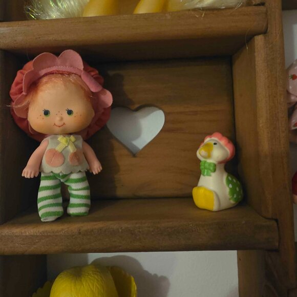Vintage Strawberry Shortcake Dolls , Huckleberry Finn , Cherry Cuddler - Picture 2 of 4